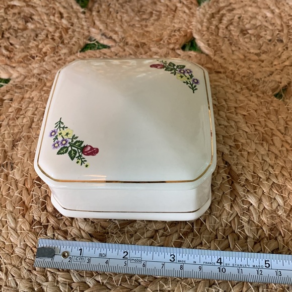 Vintage Design floral ceramic trinket box and picture frame set, EUC - Picture 5 of 14